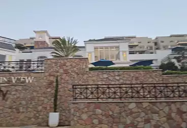 شقة بحديقة للإيجار - 3 غرف - بالدور 1