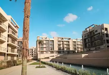 شقة بحديقة للبيع - 3 غرف - بالدور 0