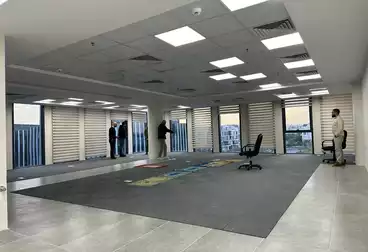 مكاتب للإيجار - 5 غرف - بالدور 3