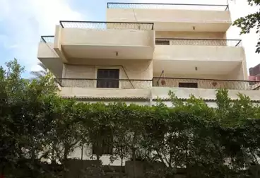 فيلا منفصلة للبيع - 8 غرف