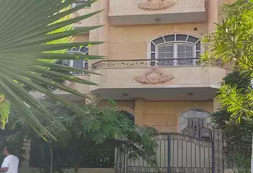 فلل للبيع - 8 غرف