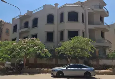 فلل للبيع - 8 غرف