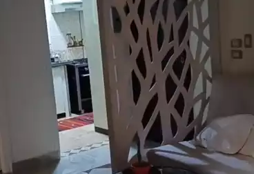 شقة بحديقة للبيع - 2 غرف - بالدور 1