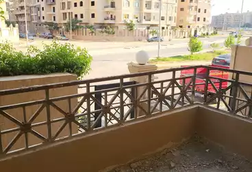 شقة بحديقة للبيع - 3 غرف - بالدور 0