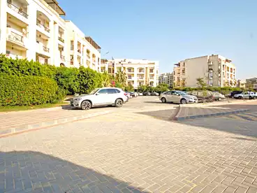 شقق للبيع - 3 غرف - بالدور 1