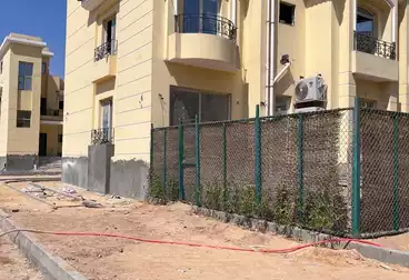 تاون هاوس للبيع - 4 غرف