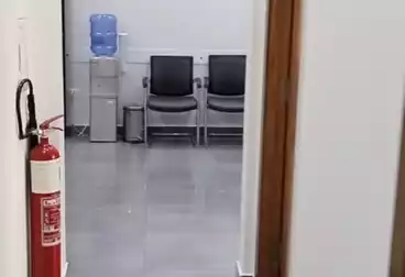 معمل طبي للإيجار - 4 غرف - بالدور 1