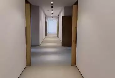 مكاتب للإيجار - 1 غرف - بالدور 1