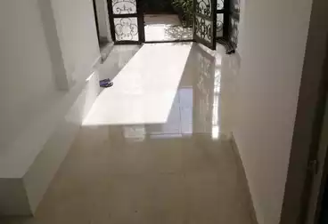 شقق للبيع - 5 غرف - بالدور 1