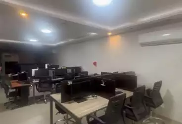 مكاتب للإيجار - 3 غرف - بالدور 4