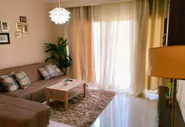 شقة بحديقة للإيجار - 3 غرف - بالدور 0