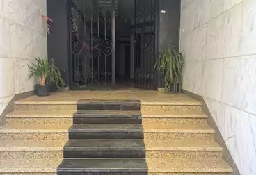 شقق للبيع - 3 غرف - بالدور 1