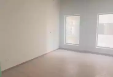 مبنى إداري للإيجار - 37 غرف