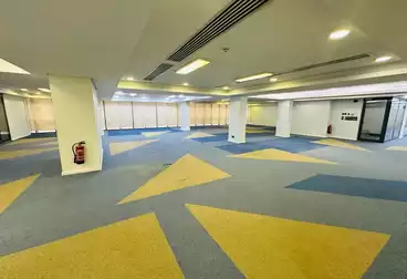 مكاتب للإيجار - 18 غرف - بالدور 16