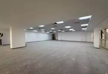 مكاتب للإيجار - 1 غرف - بالدور 3