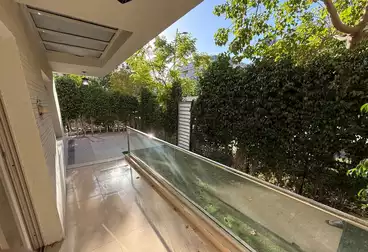 شقة بحديقة للإيجار - 2 غرف - بالدور 0