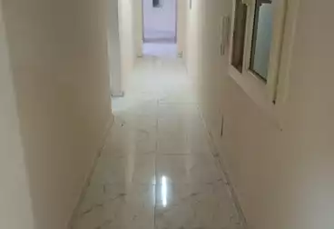 شقة بحديقة للإيجار - 4 غرف - بالدور 0