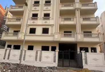 شقة بحديقة للبيع - 2 غرف - بالدور 1