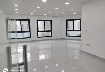 مقر إداري للإيجار - 3 غرف - بالدور 1