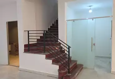 دوبلكس للإيجار - 5 غرف - بالدور 1