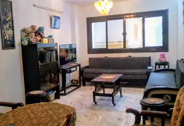 شقة بحديقة للبيع - 4 غرف - بالدور 1