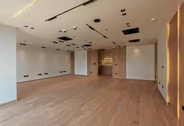 مكاتب للإيجار - 4 غرف - بالدور 3