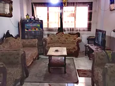 شقة بحديقة للبيع - 4 غرف - بالدور 1