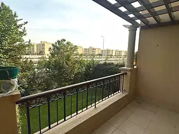 توين هاوس للإيجار - 6 غرف