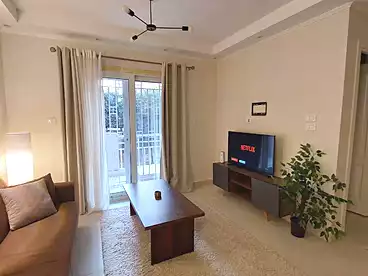 شقة بحديقة للإيجار - 3 غرف - بالدور 2