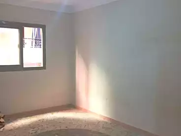 شقق للبيع - 3 غرف - بالدور 1