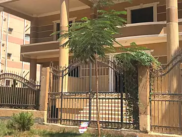 فيلا منفصلة للبيع - 11 غرف
