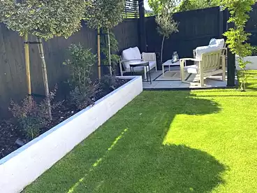 شقة بحديقة للبيع - 2 غرف - بالدور 1