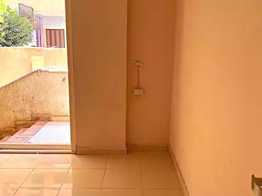 شقة بحديقة للبيع في شارع متفرع من الكفراوي، الحي الثاني، 180 متر