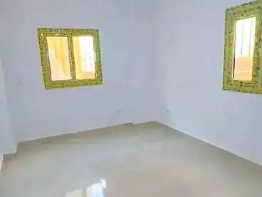 شقق للبيع - 3 غرف - بالدور 0