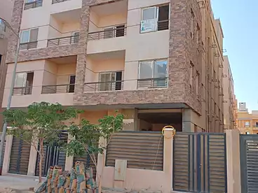 شقق للبيع - 3 غرف - بالدور 0