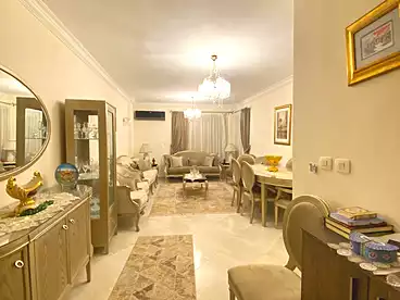 شقة بحديقة للبيع - 3 غرف - بالدور 0