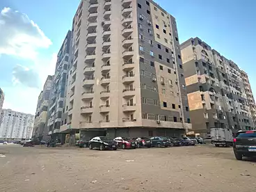 شقق للبيع - 3 غرف - بالدور 1