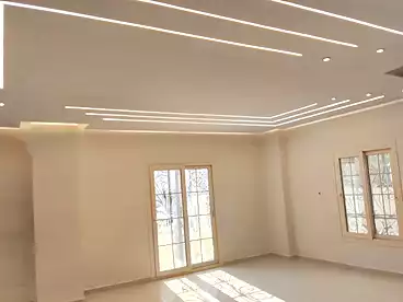 إداري للإيجار - 3 غرف - بالدور 0