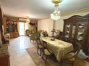 شقق للبيع - 3 غرف - بالدور 8