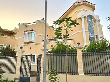فيلا منفصلة للبيع - 5 غرف