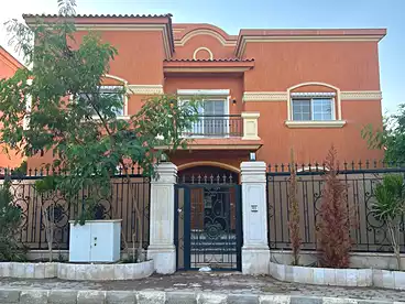 عقارات للبيع - 6 غرف