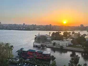مكاتب للإيجار - 10 غرف - بالدور 7