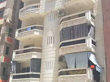 Commercial For sale in Ahmed Farouk Ali Ezzat St, El Hadara, 160 sqm