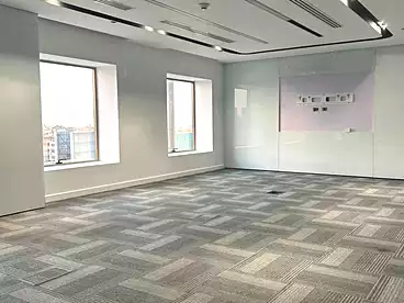 إداري للإيجار في شارع التسعين الشمالي، شارع التسعين، 600 متر