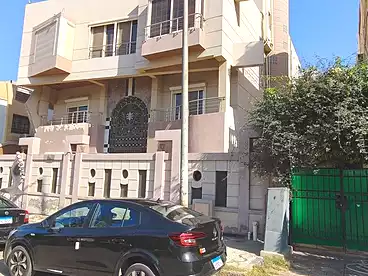 في الحي الثاني، الأحياء، 1200 متر