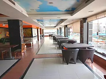 Commercial For rent in Southern 90th St., 90th Street, 450 sqm