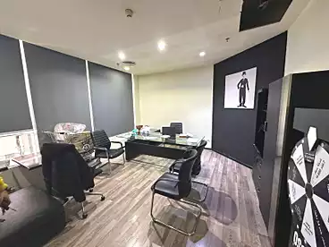 Administrative For rent in Northern 90th St., 90th Street, 4400 sqm