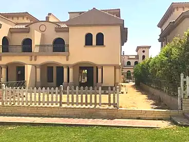 فلل للبيع في شارع يوسف السباعي، المرحله الأولى، 275 متر