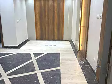 For rent in Northern 90th St., 90th Street, 210 sqm