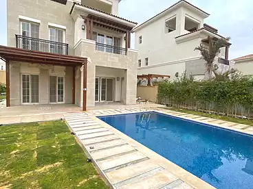 For rent in The Street of Dreams - Uptown Cairo Compound, Uptown Cairo Compound - Emaar, 330 sqm